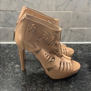 Women’s nude BCBG Heels